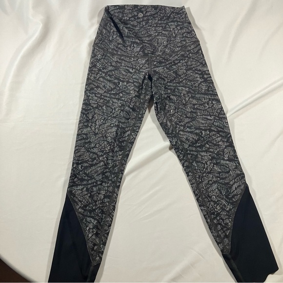 Lululemon Wunder Under Crop High-Rise Roll Down Scallop Origami Lace Black sz 4 - Picture 3 of 8
